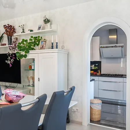3-room In شقة *